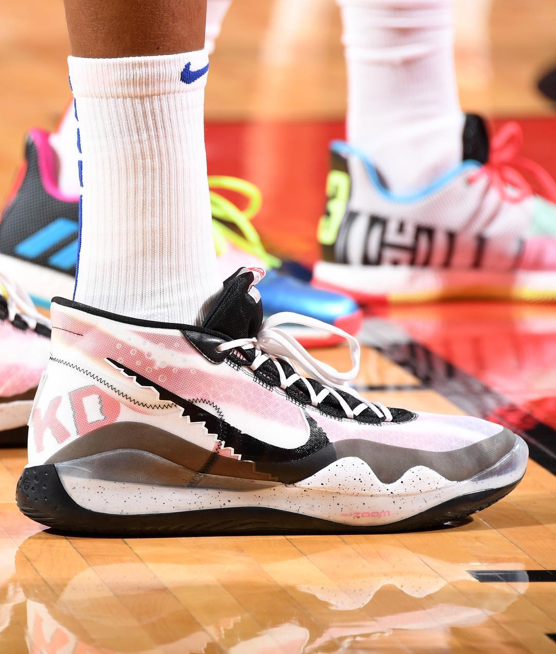 PJtucker,塔克,Nike,NBA,球鞋上脚 狠货看花眼!「鞋王塔克」晒出未市售 Nike x FOG 新配色! PJtucker,塔克,Nike,NBA,球鞋上脚 狠货看花眼!「鞋王塔克」晒出未市售 Nike x FOG 新配色!