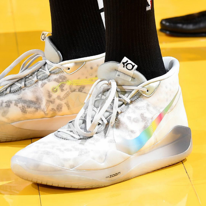 PJtucker,塔克,Nike,NBA,球鞋上脚 狠货看花眼!「鞋王塔克」晒出未市售 Nike x FOG 新配色! PJtucker,塔克,Nike,NBA,球鞋上脚 狠货看花眼!「鞋王塔克」晒出未市售 Nike x FOG 新配色!