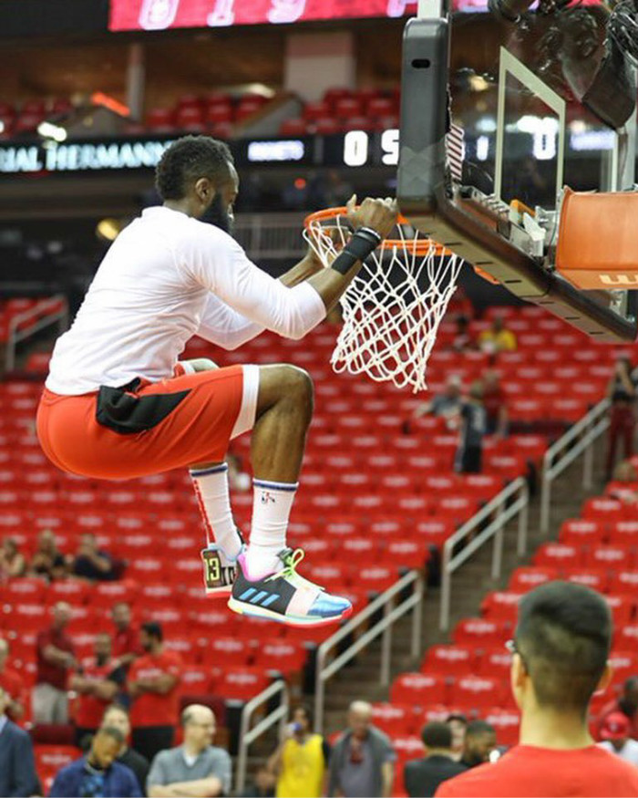 PJtucker,塔克,Nike,NBA,球鞋上脚 狠货看花眼!「鞋王塔克」晒出未市售 Nike x FOG 新配色! PJtucker,塔克,Nike,NBA,球鞋上脚 狠货看花眼!「鞋王塔克」晒出未市售 Nike x FOG 新配色!