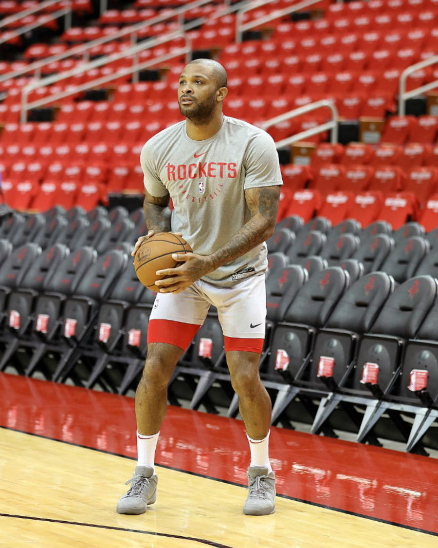 PJtucker,塔克,Nike,NBA,球鞋上脚 狠货看花眼!「鞋王塔克」晒出未市售 Nike x FOG 新配色! PJtucker,塔克,Nike,NBA,球鞋上脚 狠货看花眼!「鞋王塔克」晒出未市售 Nike x FOG 新配色!