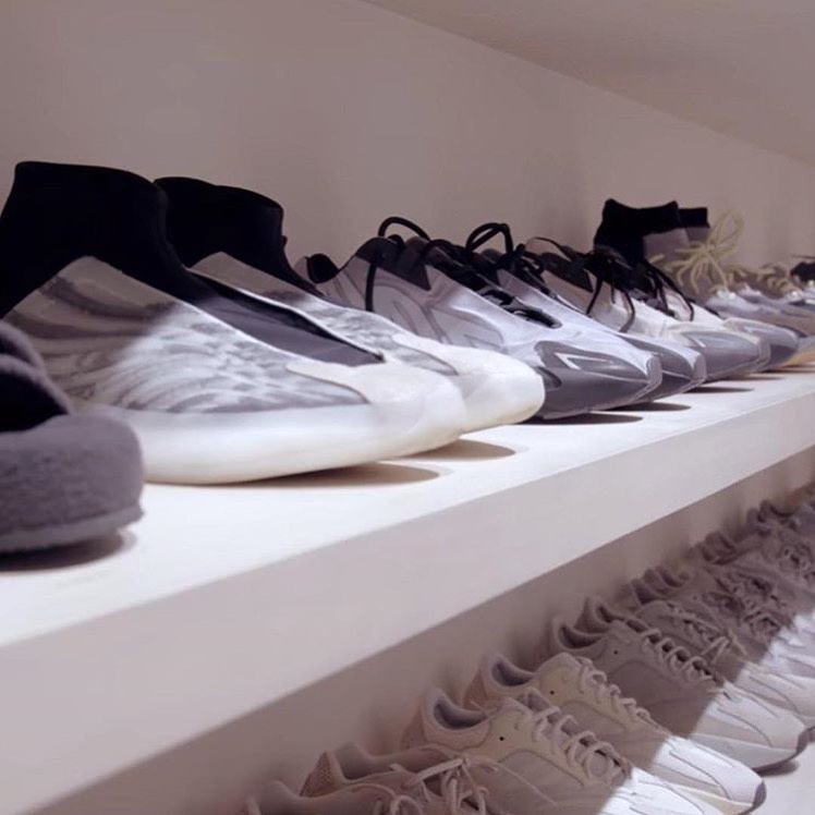 Yeezy,Kanye  Yeezy 官方晒照全新篮球鞋！最抢眼战靴真的要来了？！