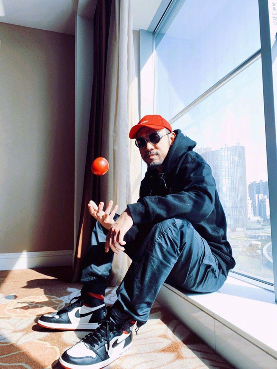 Air Jordan 1,AJ1,Vans 《新说唱》的 Rapper 场下更会穿!每年必看的「潮流指南」来了! Air Jordan 1,AJ1,Vans 《新说唱》的 Rapper 场下更会穿!每年必看的「潮流指南」来了!