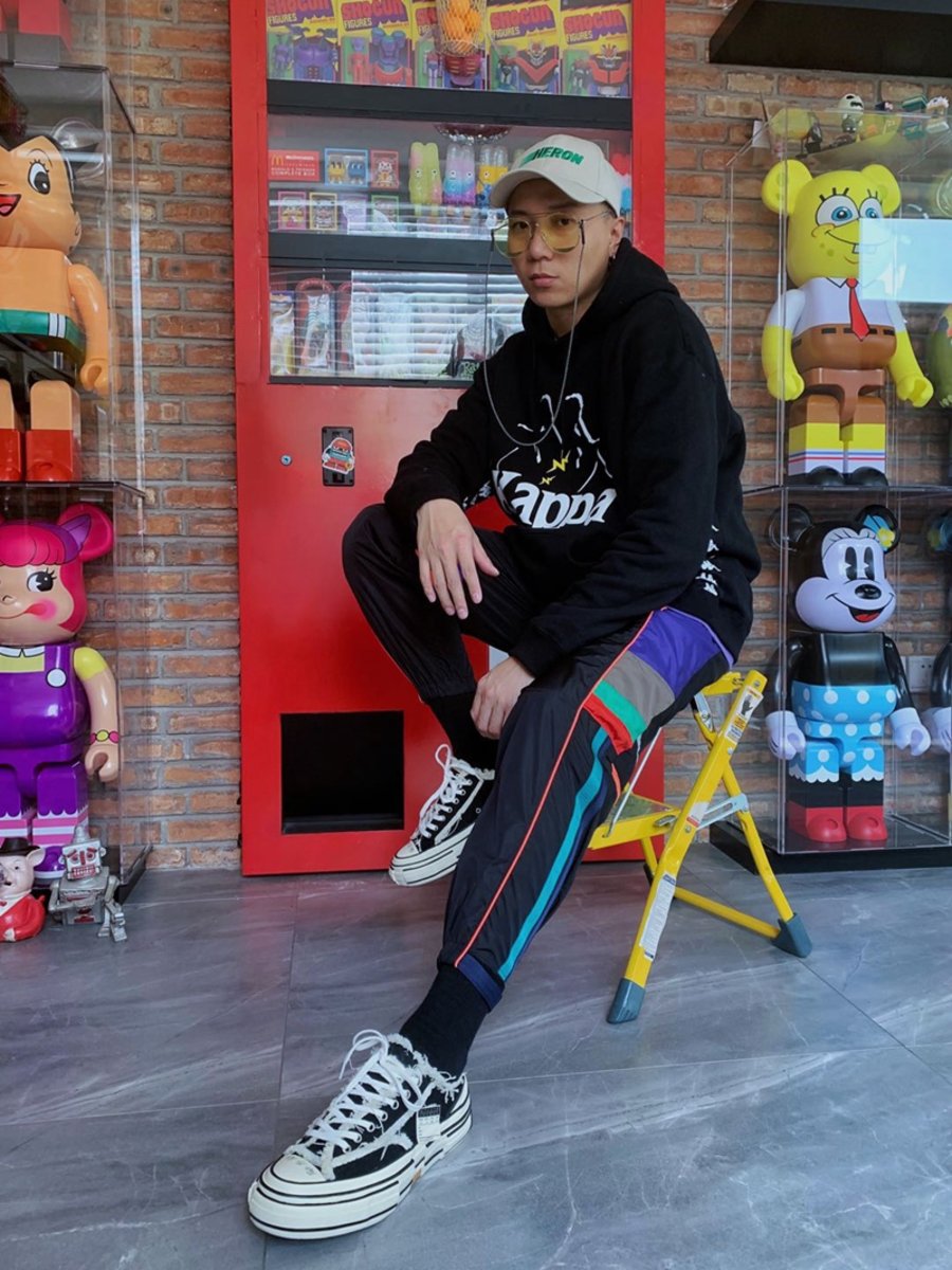 Air Jordan 1,AJ1,Vans 《新说唱》的 Rapper 场下更会穿!每年必看的「潮流指南」来了! Air Jordan 1,AJ1,Vans 《新说唱》的 Rapper 场下更会穿!每年必看的「潮流指南」来了!