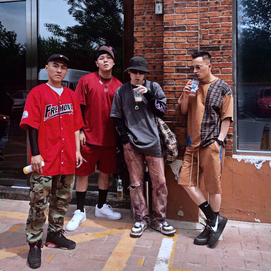 Air Jordan 1,AJ1,Vans 《新说唱》的 Rapper 场下更会穿!每年必看的「潮流指南」来了! Air Jordan 1,AJ1,Vans 《新说唱》的 Rapper 场下更会穿!每年必看的「潮流指南」来了!