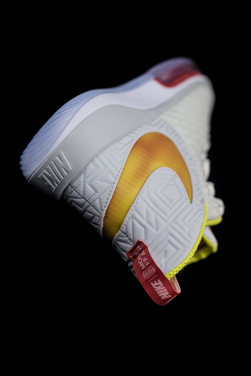AlphaDunk,Nike 备受瞩目的夸张气垫!Nike「最强性能战鞋」提前开箱! AlphaDunk,Nike 备受瞩目的夸张气垫!Nike「最强性能战鞋」提前开箱!