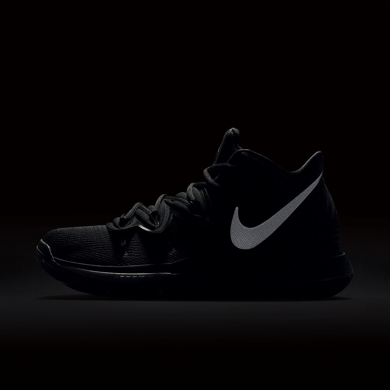 Nike,Kyrie 5,AO2918-001,发售  纯黑鞋身 + 彩虹外底！全新 Nike Kyrie 5 现已发售！