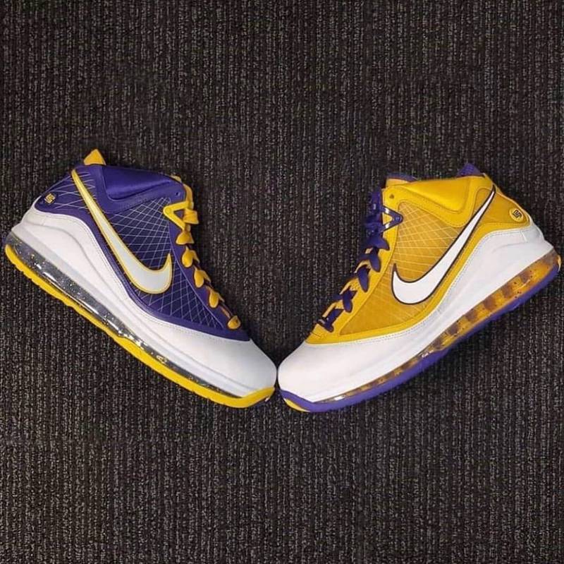 NBA,Nike,LeBron 7,LBJ7 NBA 媒体日上脚精选!最狠的还是勒布朗这双「湖人鸳鸯」! NBA,Nike,LeBron 7,LBJ7 NBA 媒体日上脚精选!最狠的还是勒布朗这双「湖人鸳鸯」!
