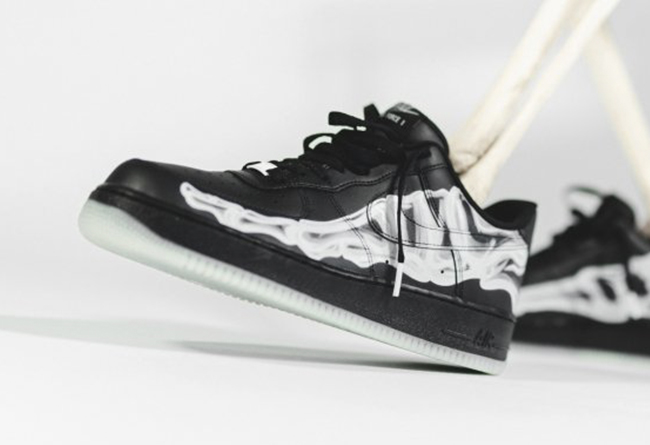 发售,Nike,AF1,Air Force 1  可能是「最诡异的上脚」！黑脚趾 Air Force 1 周五发售！