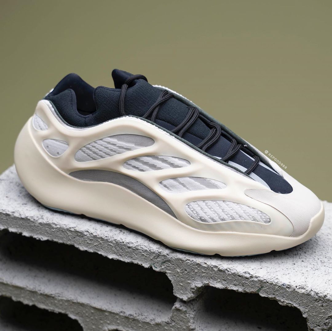 Yeezy 700 V3 å½åè¿æ²¡åå®ï¼ç¬¬äºæ¬¾çº¯é»éè²å·²ç»æåäºï¼ çéèµè®¯ FLIGHTCLUBä¸­æç«|SNEAKERçéèµè®¯ç¬¬ä¸ç«