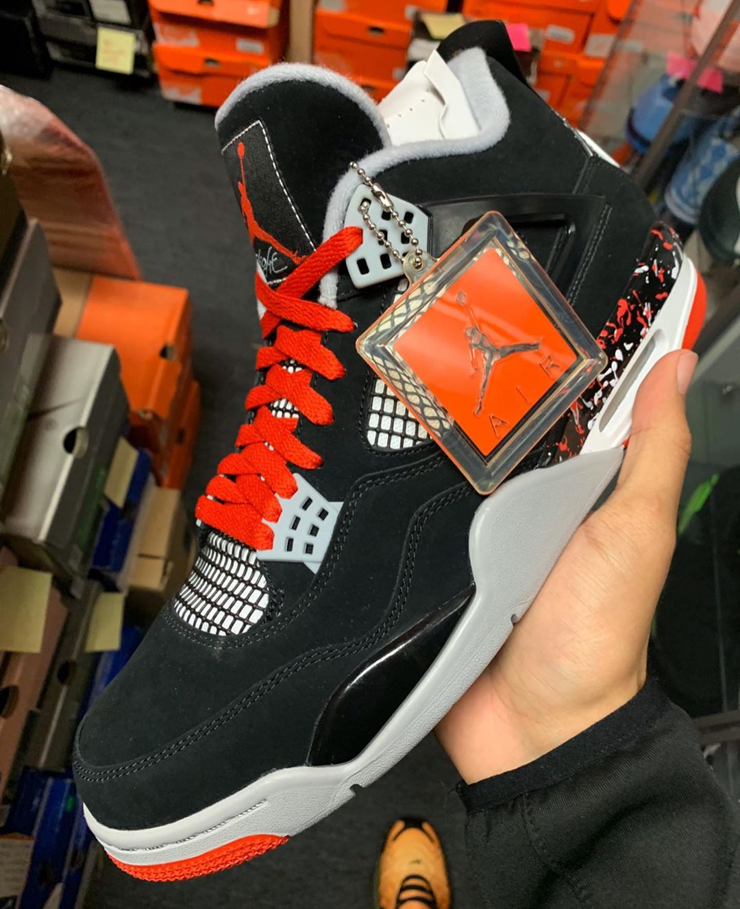OVO,AJ4,Air Jordan 4,明星 难道真要发售?天价未市售 OVO x AJ4 实物再度现身! OVO,AJ4,Air Jordan 4,明星 难道真要发售?天价未市售 OVO x AJ4 实物再度现身!
