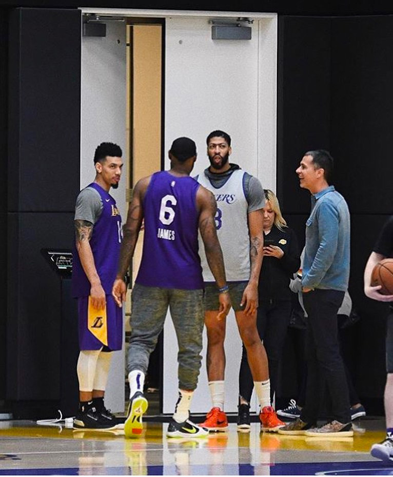 怀念,挚友,詹姆斯,上,脚,Kobe,“,Chaos,”,  怀念挚友，詹姆斯上脚 Kobe 5 “Chaos”