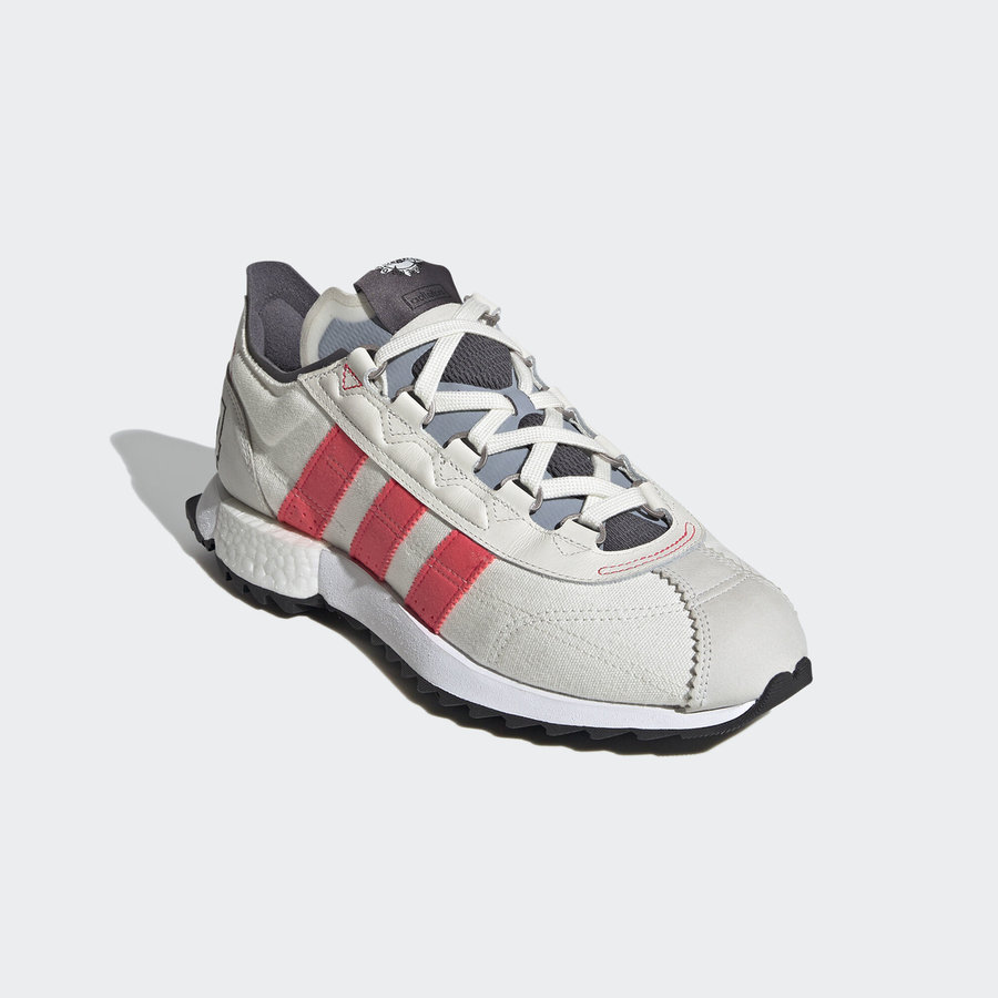 adidas 独特外底构造 + 特殊鞋面装饰!这双 adidas 新鞋型有点特别! adidas 独特外底构造 + 特殊鞋面装饰!这双 adidas 新鞋型有点特别!