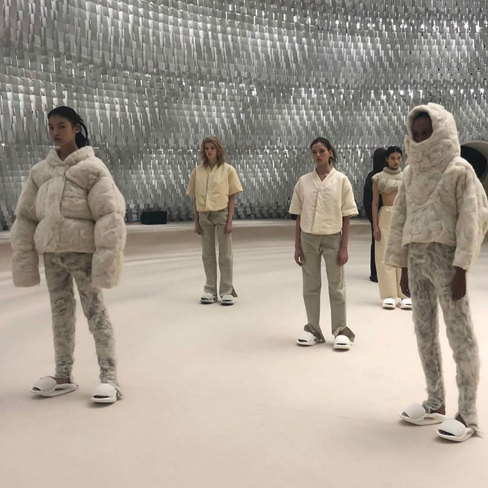 Yeezy,Kanye,Yeezy Season 8  Yeezy Season 8 发布！除了侃爷上脚的 451，还有新鞋首次曝光！