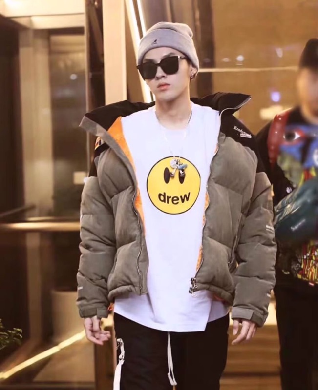 不穿,侃爷,送,的,Yeezy,他,竟然,选择,「,酒店, 不穿侃爷送的 Yeezy,他竟然选择「酒店拖鞋」?! 不愧是碧梨男神... 不穿,侃爷,送,的,Yeezy,他,竟然,选择,「,酒店, 不穿侃爷送的 Yeezy,他竟然选择「酒店拖鞋」?! 不愧是碧梨男神...