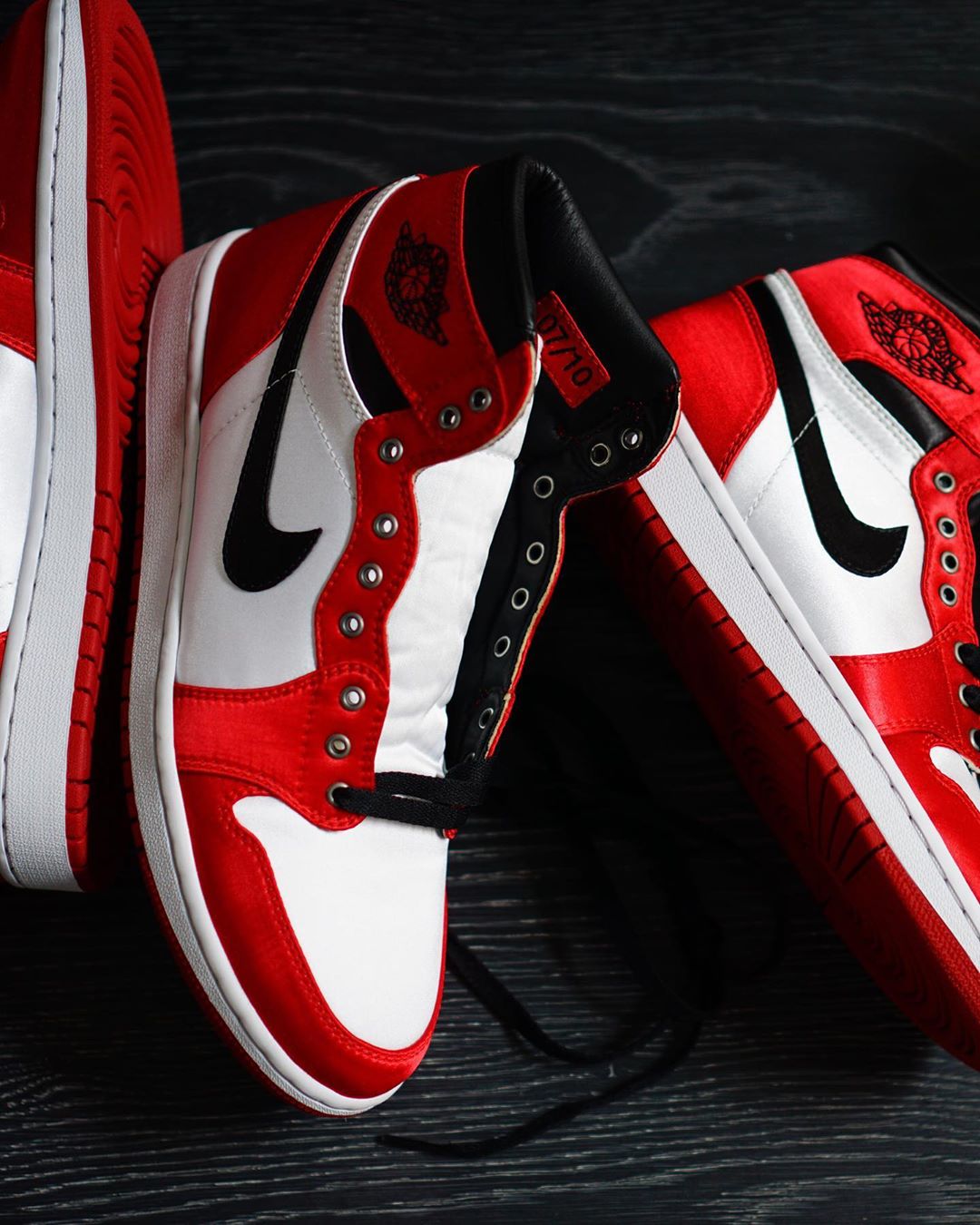 hoopfr3sh,AJ1,SATIN  全球限量 10 套的丝绸 Air Jordan 1！万元发售价，上架秒售罄！
