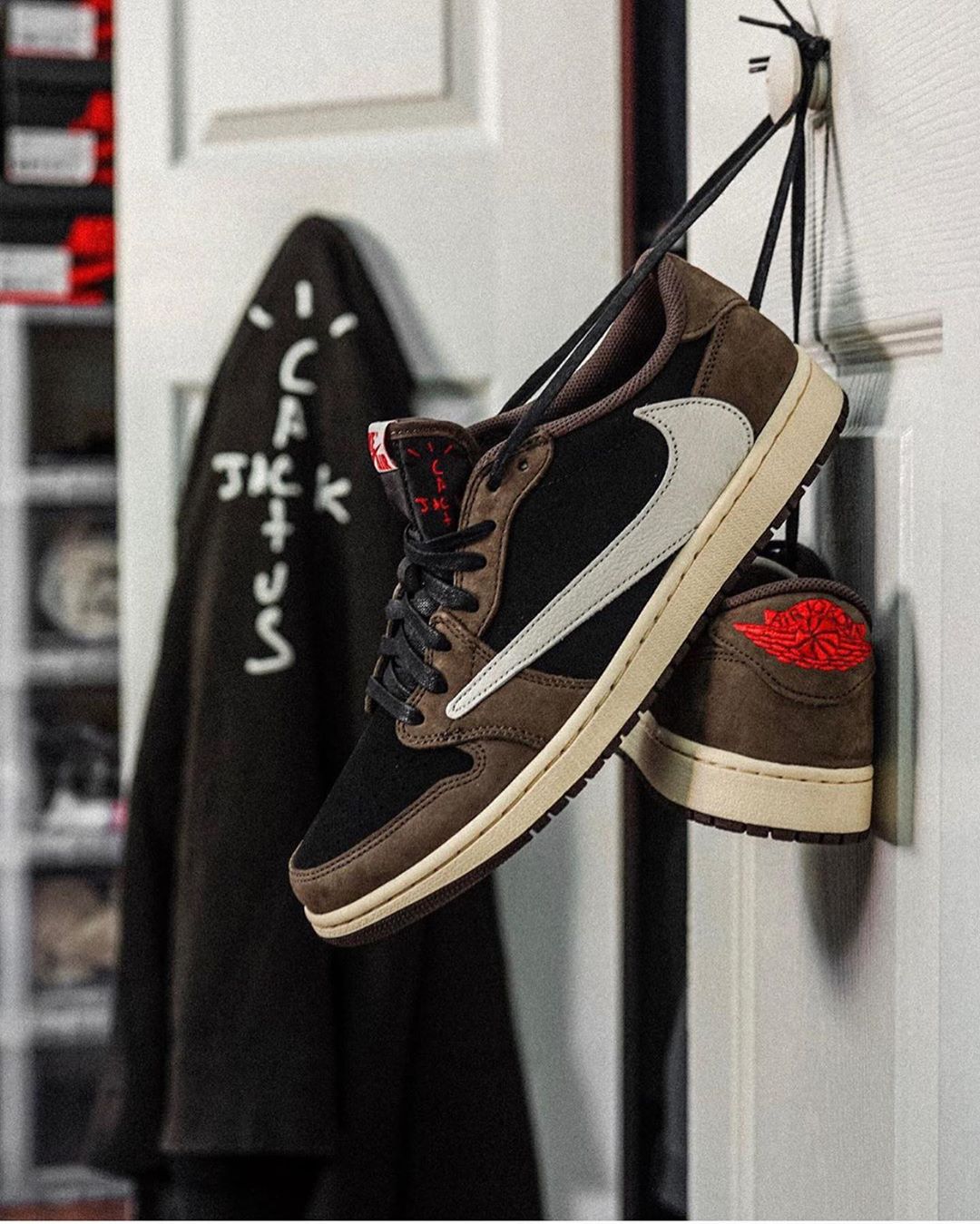 Nike,adidas,Air Jordan 1,Yeezy 现在抄底这 15 款球鞋超划算!除了李佳琦带货的 Nike 销量王,还有... 现在抄底这 15 款球鞋超划算!除了李佳琦带货的 Nike 销量王,还有...