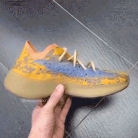 Yeezy,380,BLUE OAT, 「蓝燕麦」 满天星 Yeezy 380 实物细节释出!这配色打几分? 「蓝燕麦」 满天星 Yeezy 380 实物细节释出!这配色打几分?