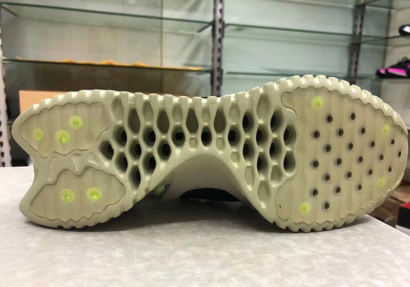 Nike,ISPA OverReact Nike 设计了一双超怪的鞋,你能 GET 到它的「美」么? Nike,ISPA OverReact Nike 设计了一双超怪的鞋,你能 GET 到它的「美」么?