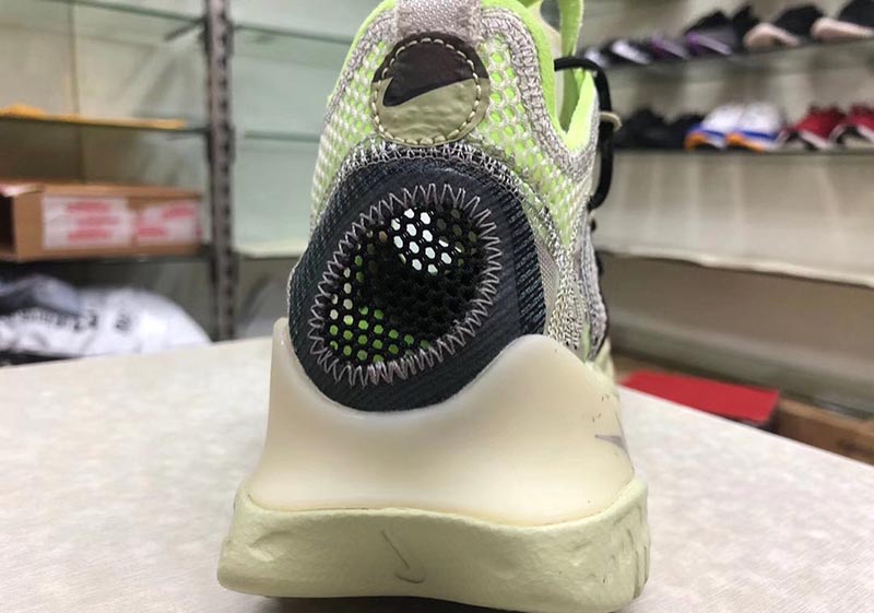 Nike,ISPA OverReact Nike 设计了一双超怪的鞋,你能 GET 到它的「美」么? Nike,ISPA OverReact Nike 设计了一双超怪的鞋,你能 GET 到它的「美」么?