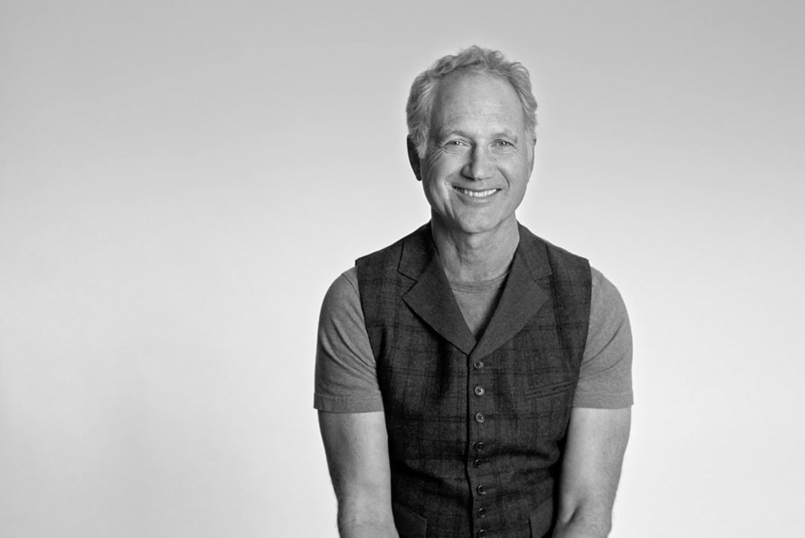 创始人的学生摔断腿却成了设计师tinker hatfield(汀克 哈特菲尔德