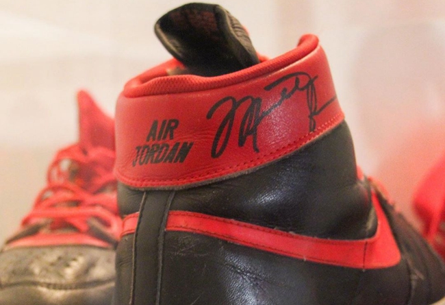 罕见,亲签,「,黑红,禁穿,」,实物,曝光,但,  罕见 MJ 亲签「黑红禁穿」实物曝光！但不是 Air Jordan 1..
