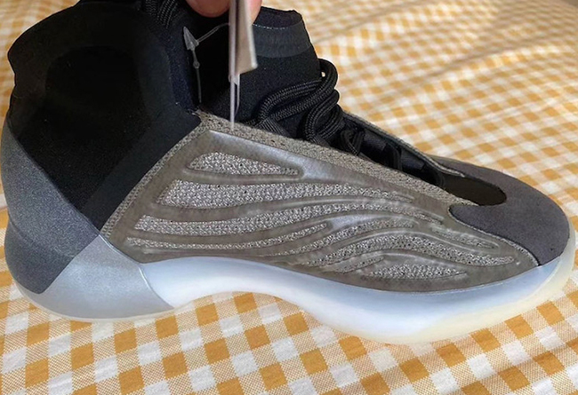 adidas,Yeezy Quantum,EG1536,发售  Yeezy 篮球鞋全新配色实物首次曝光！还有满天星效果！