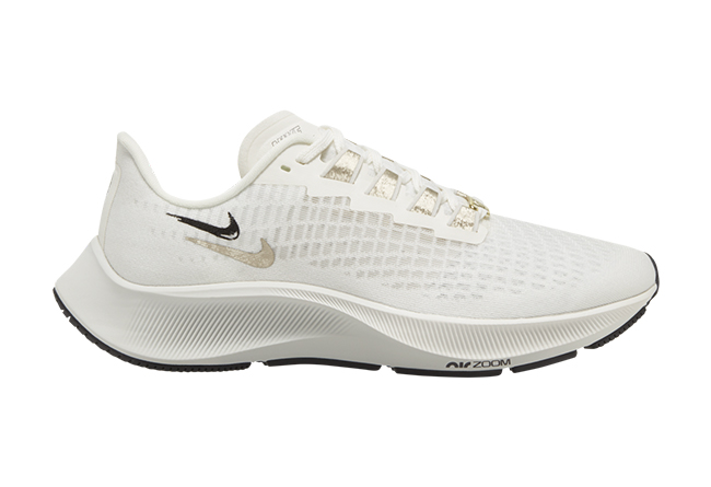 Pegasus 37,Nike,发售  素描 Swoosh + 小白鞋造型！全新 Pegasus 37 释出官图！