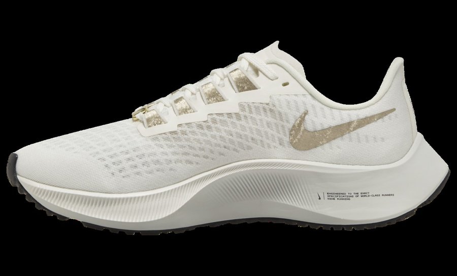 Pegasus 37,Nike,发售  素描 Swoosh + 小白鞋造型！全新 Pegasus 37 释出官图！