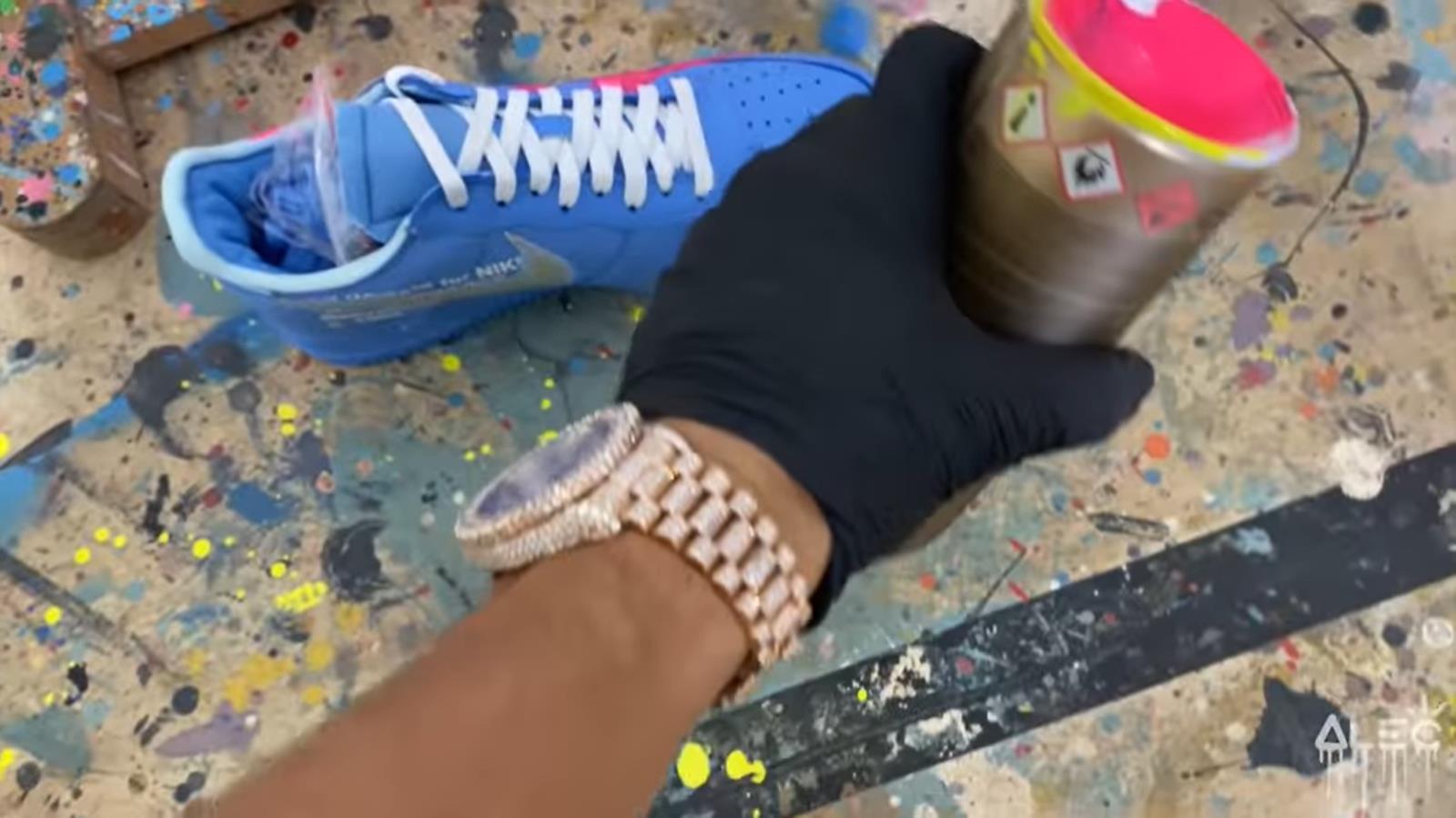 Alec Monopoly Virgil 都忍不住点赞!这双「大富翁」 OW x AF1 “MCA” 太帅了! Alec Monopoly Virgil 都忍不住点赞!这双「大富翁」 OW x AF1 “MCA” 太帅了!