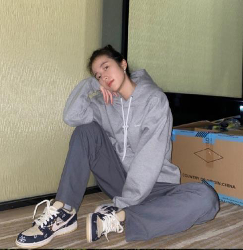 明星上脚,球鞋女神 中国球鞋女神?周雨彤把我想买的鞋全都穿了个遍! 明星上脚,球鞋女神 中国球鞋女神?周雨彤把我想买的鞋全都穿了个遍!