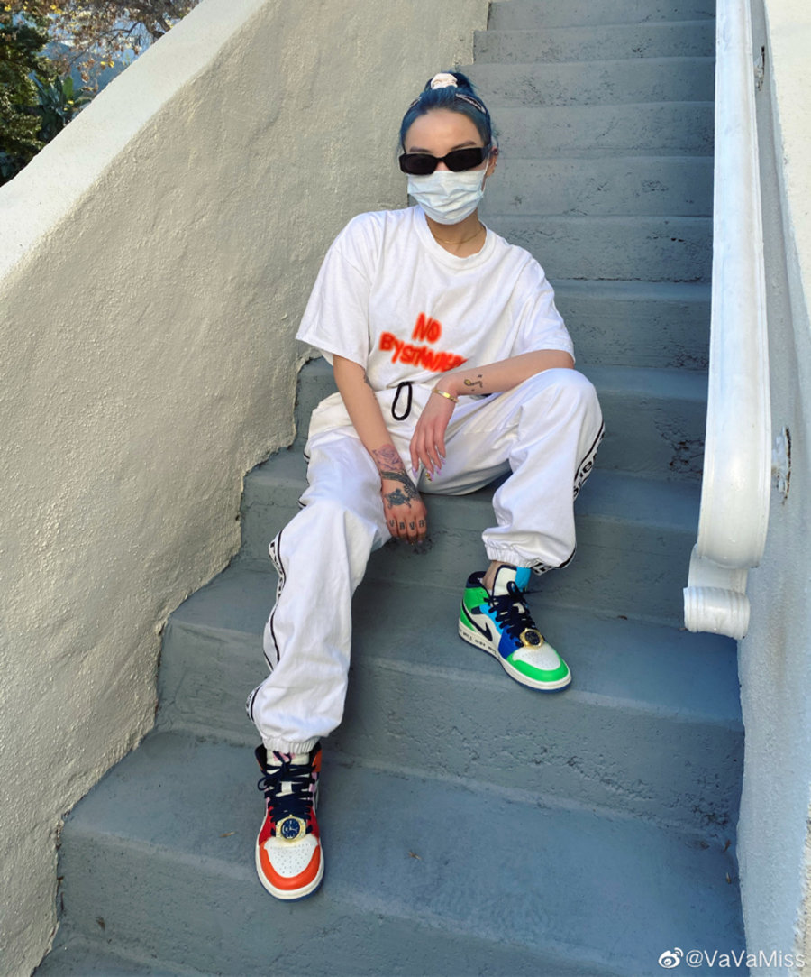 明星上脚,说唱,球鞋女神 除了邓紫棋,近期女 Rapper 们穿起球鞋!你想不到有多顶! 明星上脚,说唱,球鞋女神 除了邓紫棋,近期女 Rapper 们穿起球鞋!你想不到有多顶!