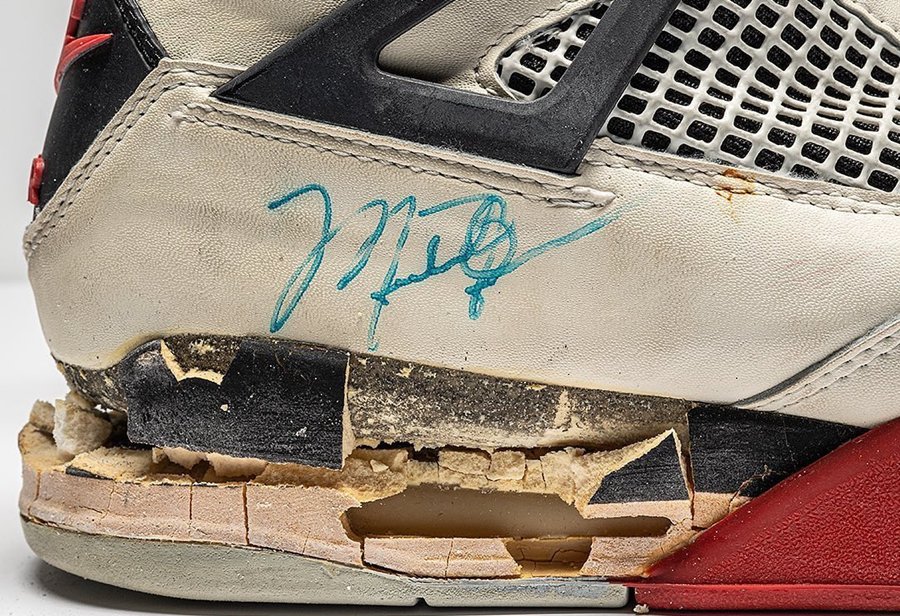 AJ4  稀有拍卖款 Michael Jordan 亲签 AJ4！很可能是元年亲穿！