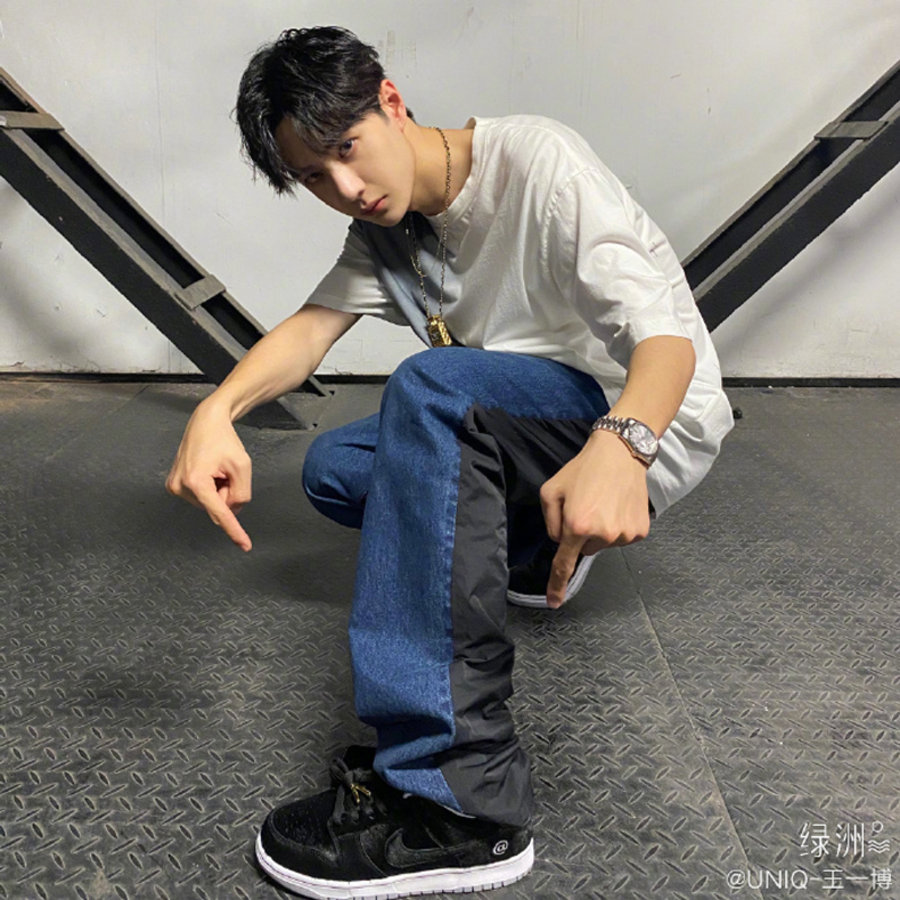 明星上脚,周杰伦,王一博 周杰伦、欧阳娜娜、白敬亭上脚同一双联名新鞋!谁才是「亚洲最快」? 明星上脚,周杰伦,王一博 周杰伦、欧阳娜娜、白敬亭上脚同一双联名新鞋!谁才是「亚洲最快」?