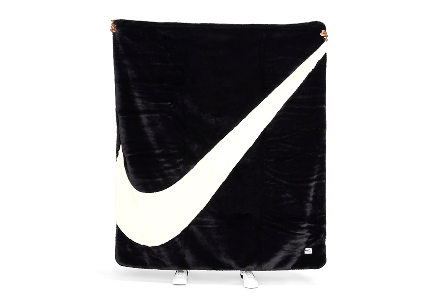 Nike,Sportswear,Plush,CZ4549-0  超抢手！Nike 推出一人高的「皮草毛毯」，你心动了吗？