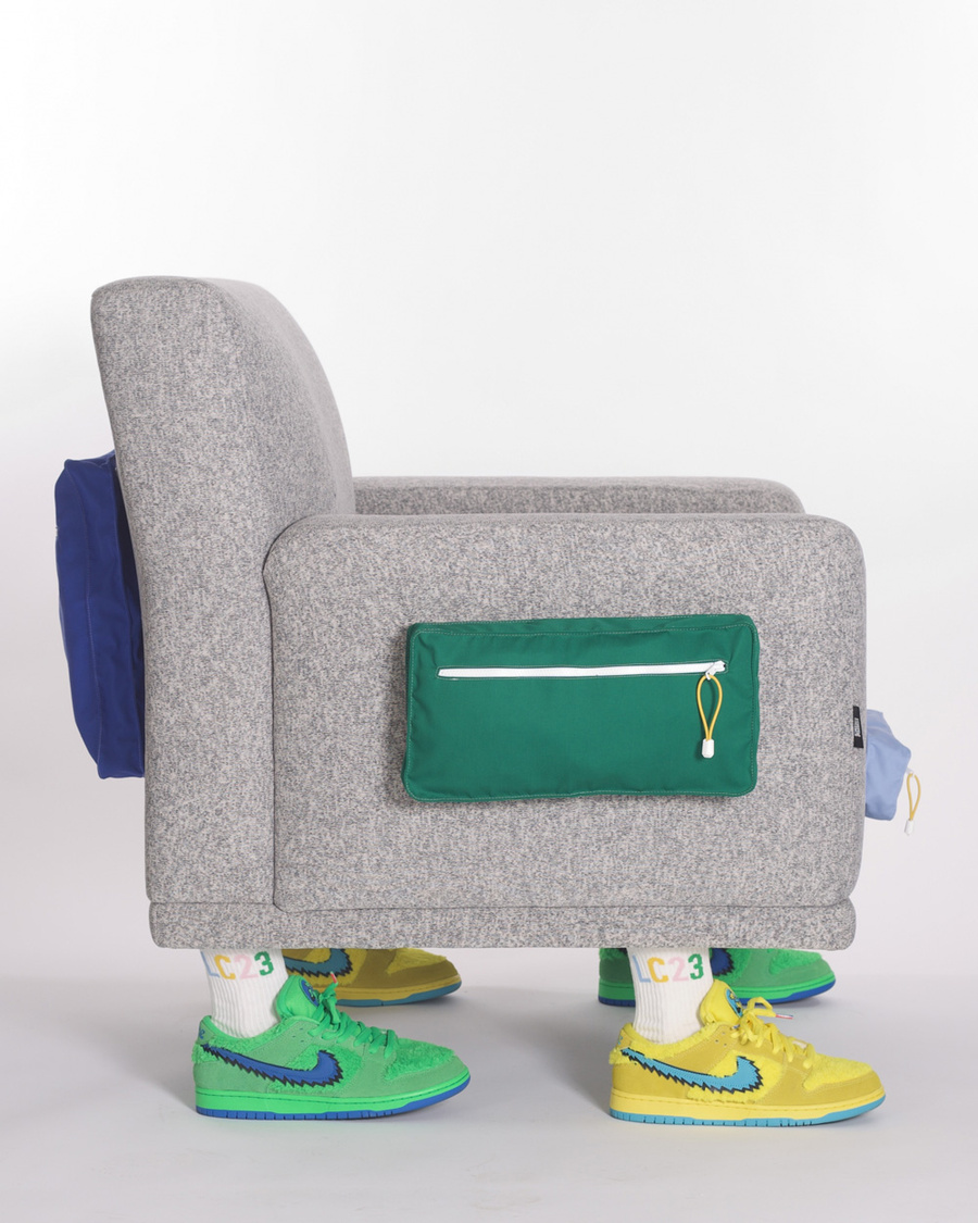 Dunk SB,Nike  土豪新玩法！给沙发穿上小熊 Dunk！网友：买沙发送鞋吗？