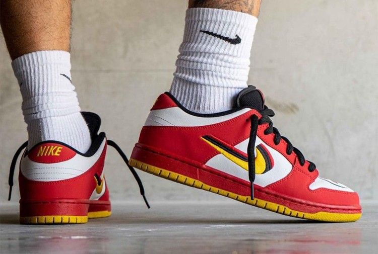 nike dunk 3d swoosh on feet