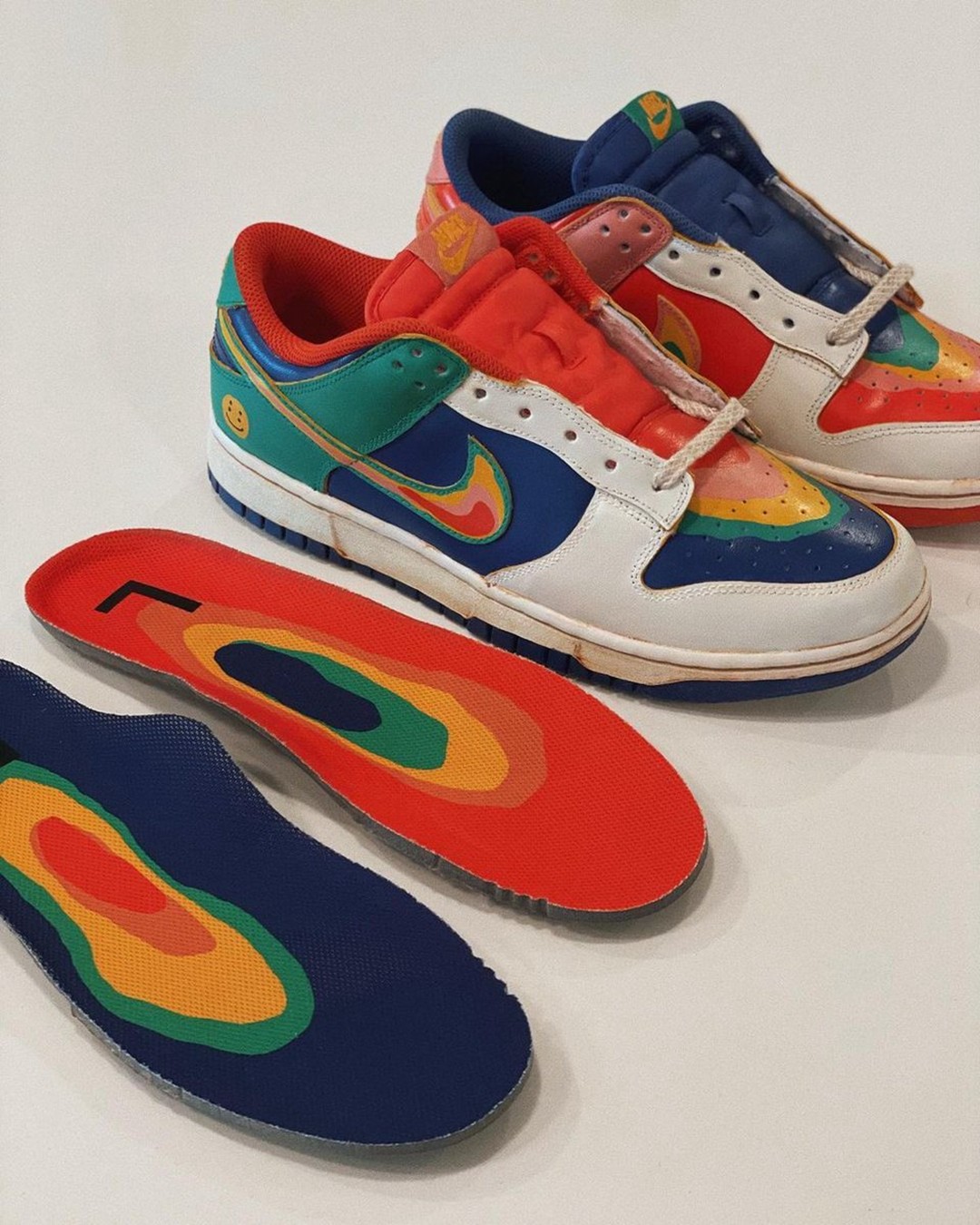 nike sb smiley