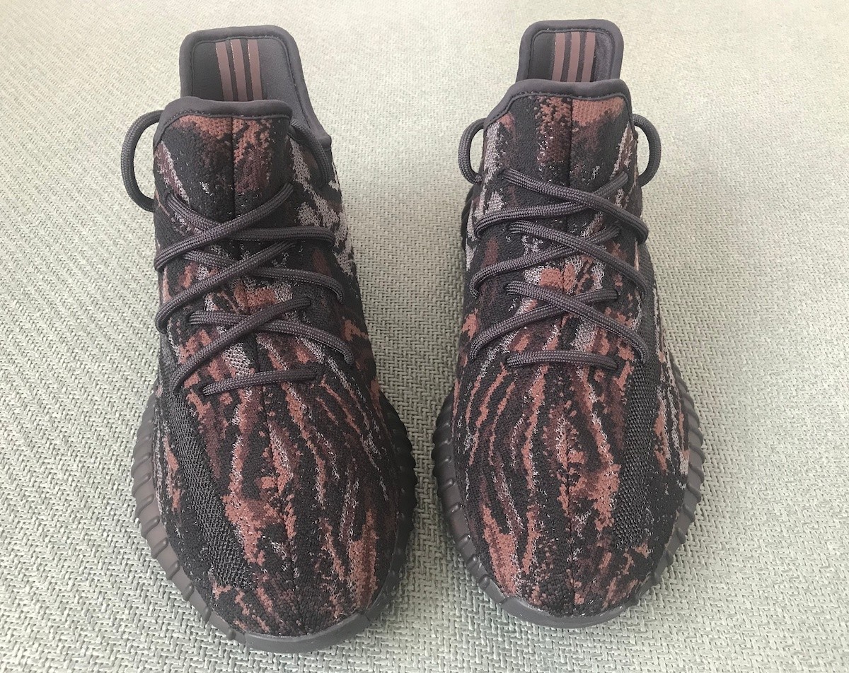 adidas,Yeezy 350 V2,MX Rock 大理石纹「黑天使」!全新配色 Yeezy 350 V2 实物首次曝光!