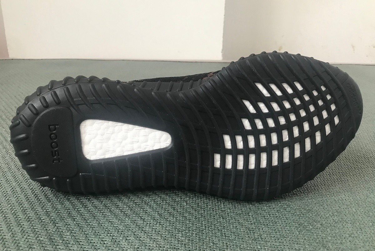 adidas,Yeezy 350 V2,MX Rock 大理石纹「黑天使」!全新配色 Yeezy 350 V2 实物首次曝光!