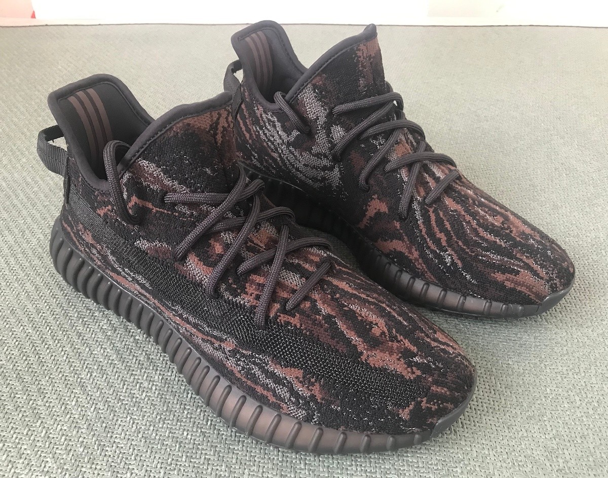 adidas,Yeezy 350 V2,MX Rock 大理石纹「黑天使」!全新配色 Yeezy 350 V2 实物首次曝光!