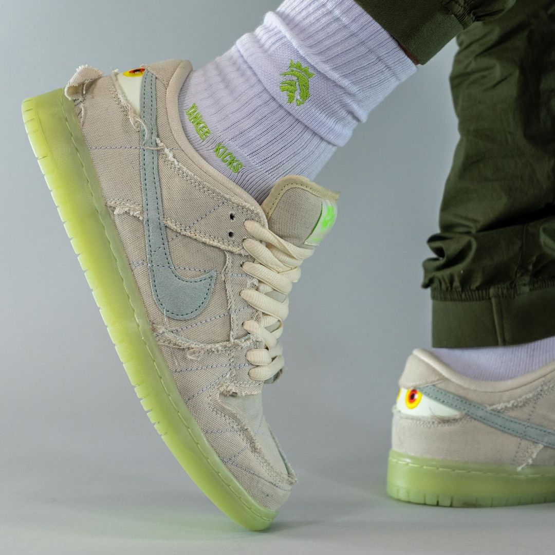 mummy dunks tear away