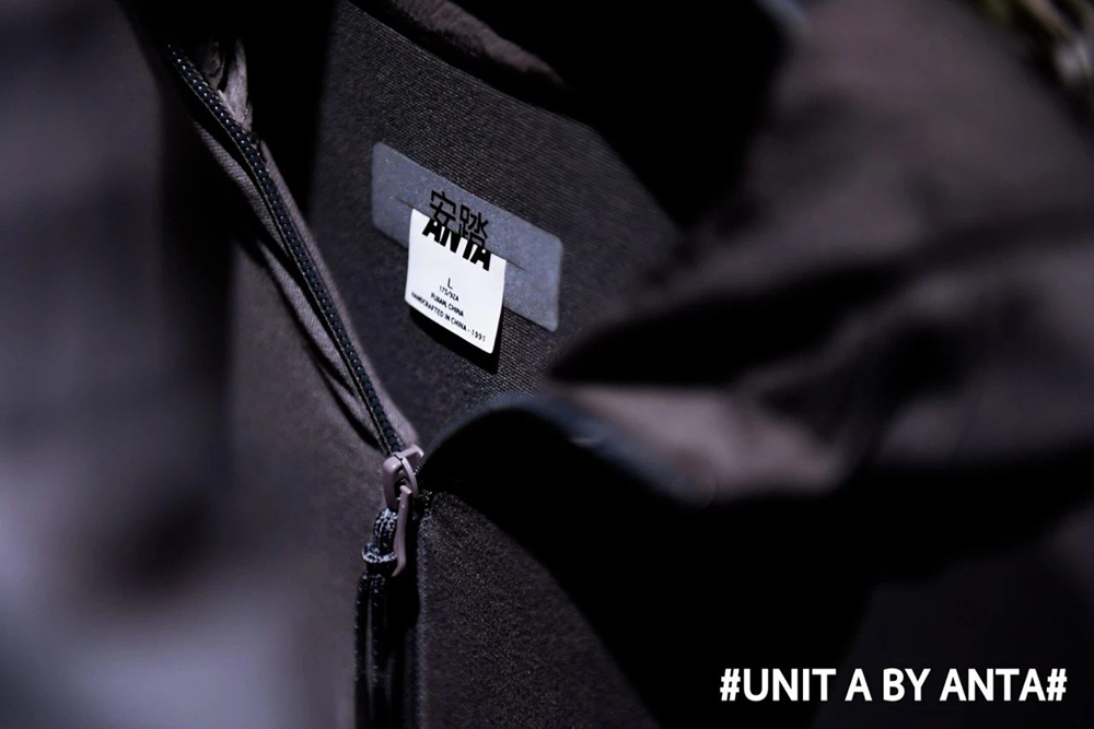 安踏,UNIT A,谷爱凌 安踏「新 LOGO」突发曝光!又搞土味穿搭?!这次真让它玩明白了! 安踏,UNIT A,谷爱凌 安踏「新 LOGO」突发曝光!又搞土味穿搭?!这次真让它玩明白了!