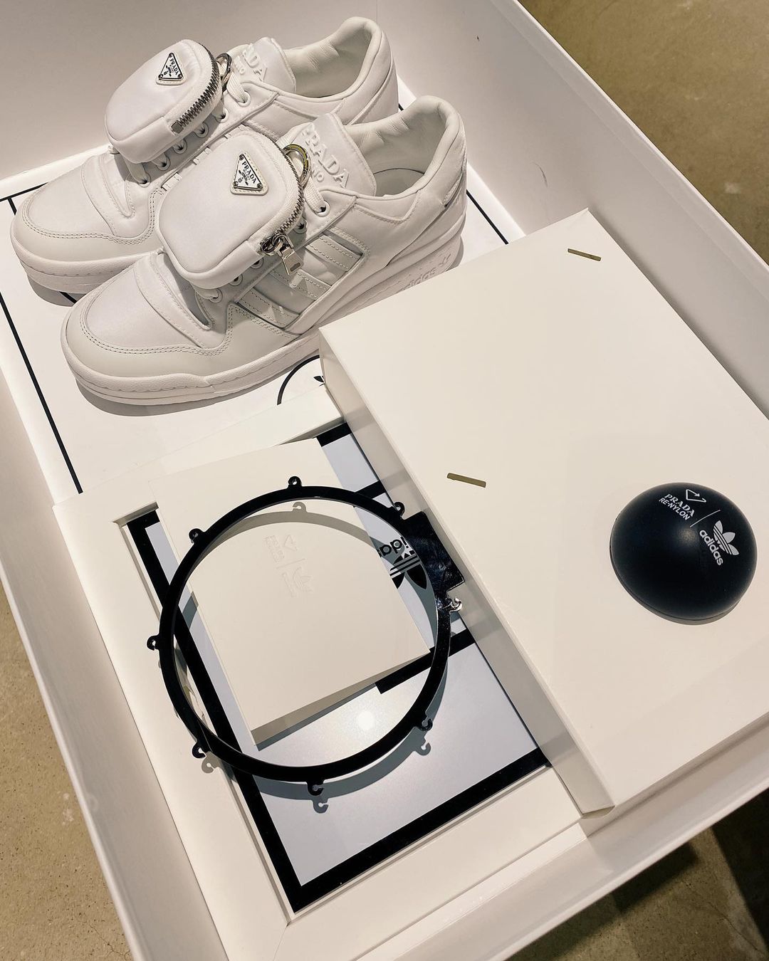 adidas,Prada,Forum Low 真「买鞋送包」!Prada x adidas 联名鞋即将发售!