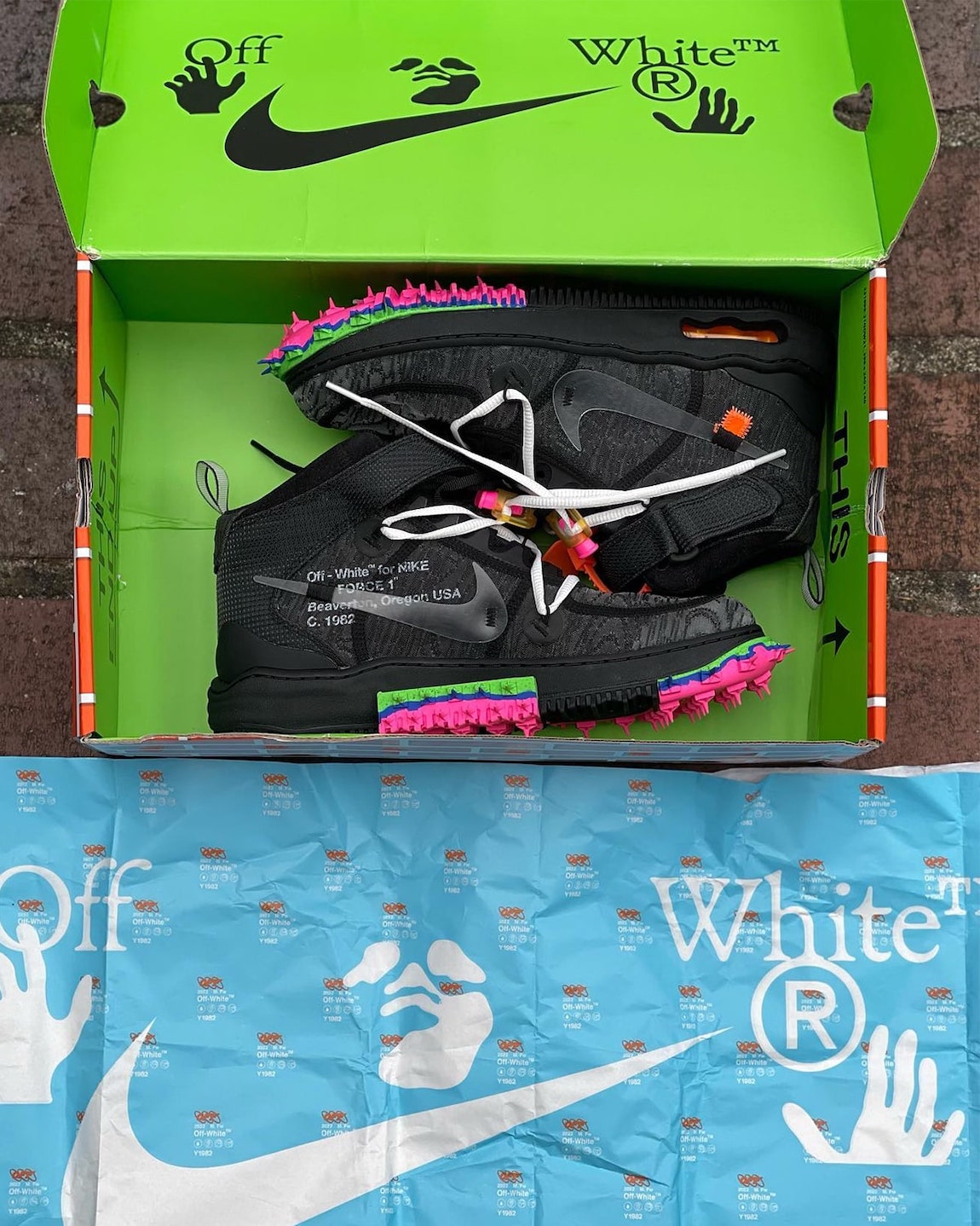 OFF-WHITE,Nike,Air Force 1 Mid  设计一言难尽！OFF-WHITE x Nike Air Force 1 Mid 最新实物曝光！