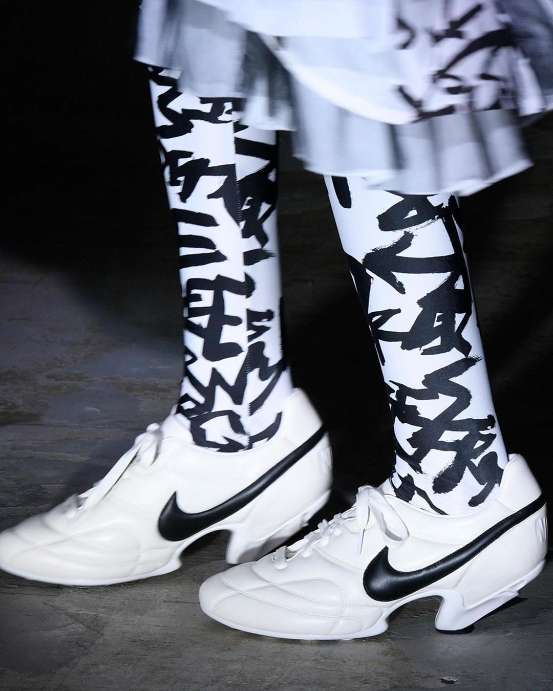 CDG,Nike,发售  CDG x Nike 高跟鞋太秀了呀！今天突袭发售，你敢穿吗？