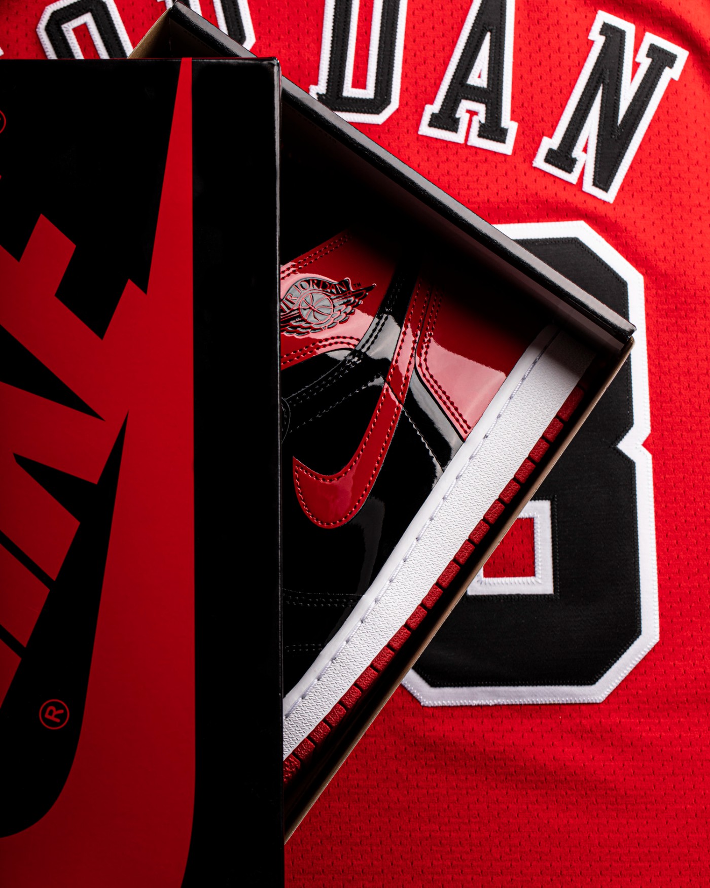 AJ1,Air Jordan 1,黑红,发售  昨天突袭市价起飞！「漆皮禁穿」AJ1 提前开箱！上脚真香警告！