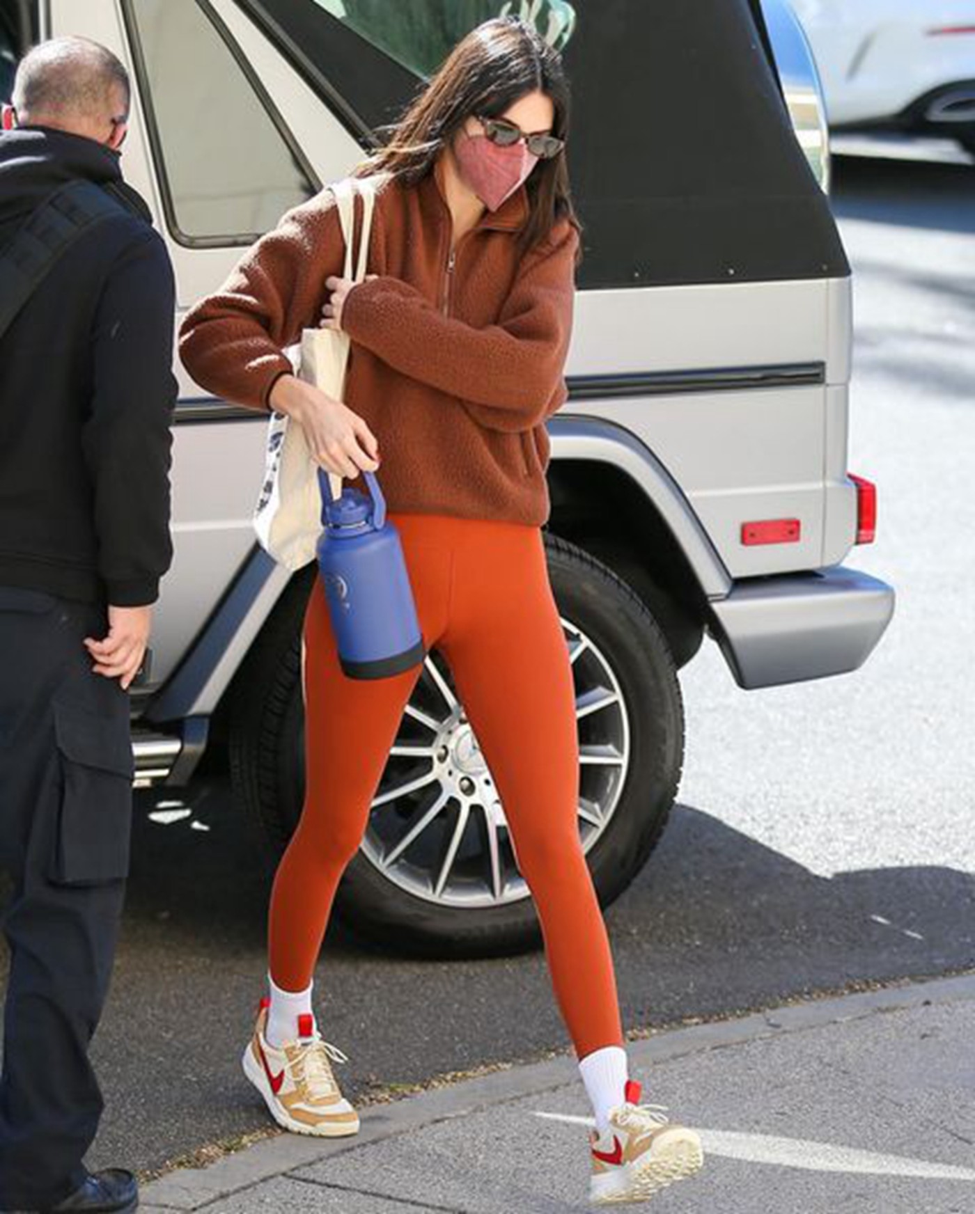 Kendall Jenner,Nike,Tom Sachs  大长腿配天价鞋！肯豆上脚 Nike「火星鞋」2.0！