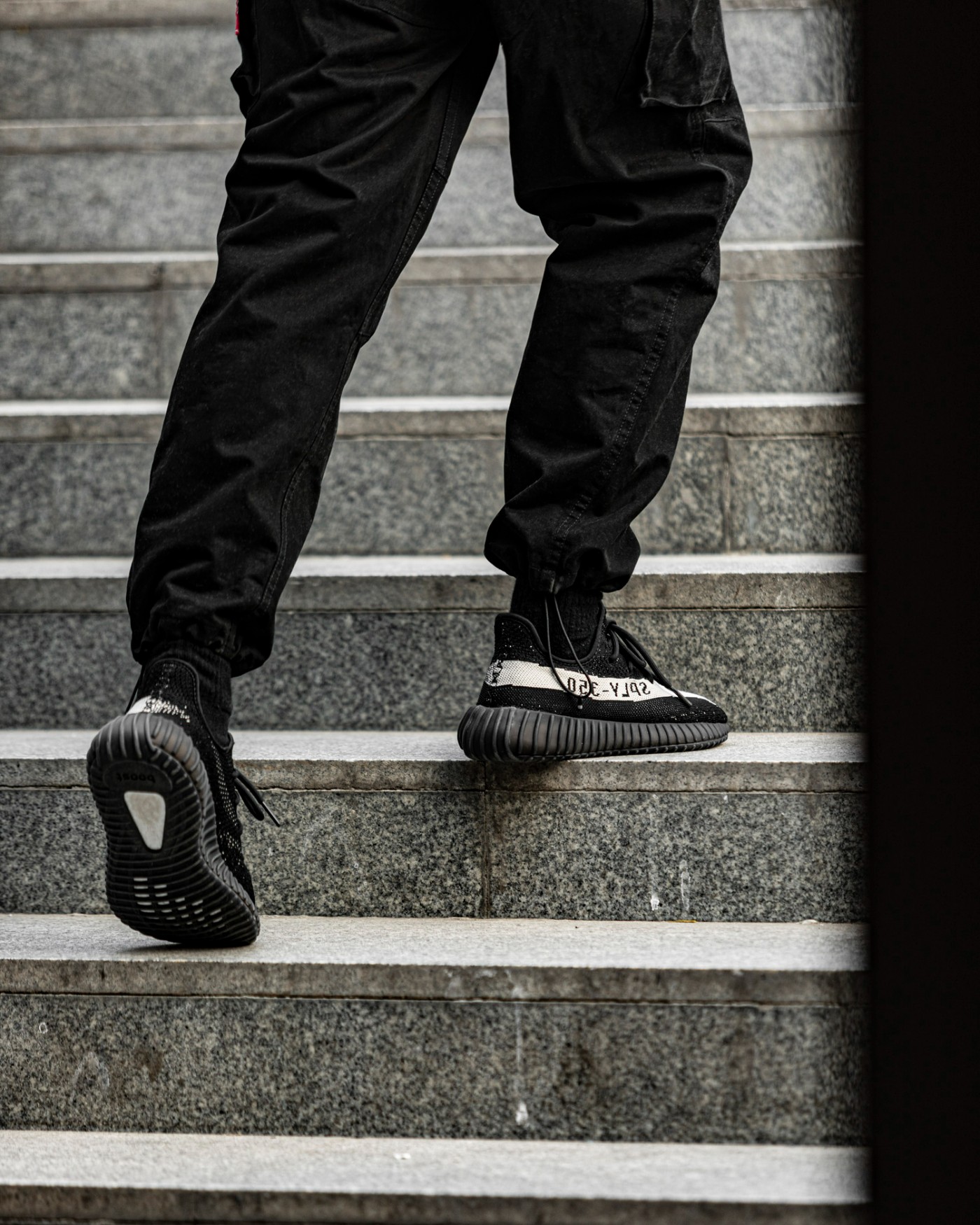 yeezy boost 350 v2,core black,  等了六年才补货!