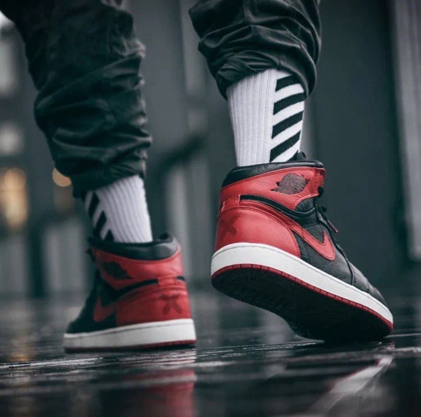 Nike,Air Jordan 1,Banned  上次市价 ￥35000+！「禁穿 AJ1」又回来了！明早发售拼手速！