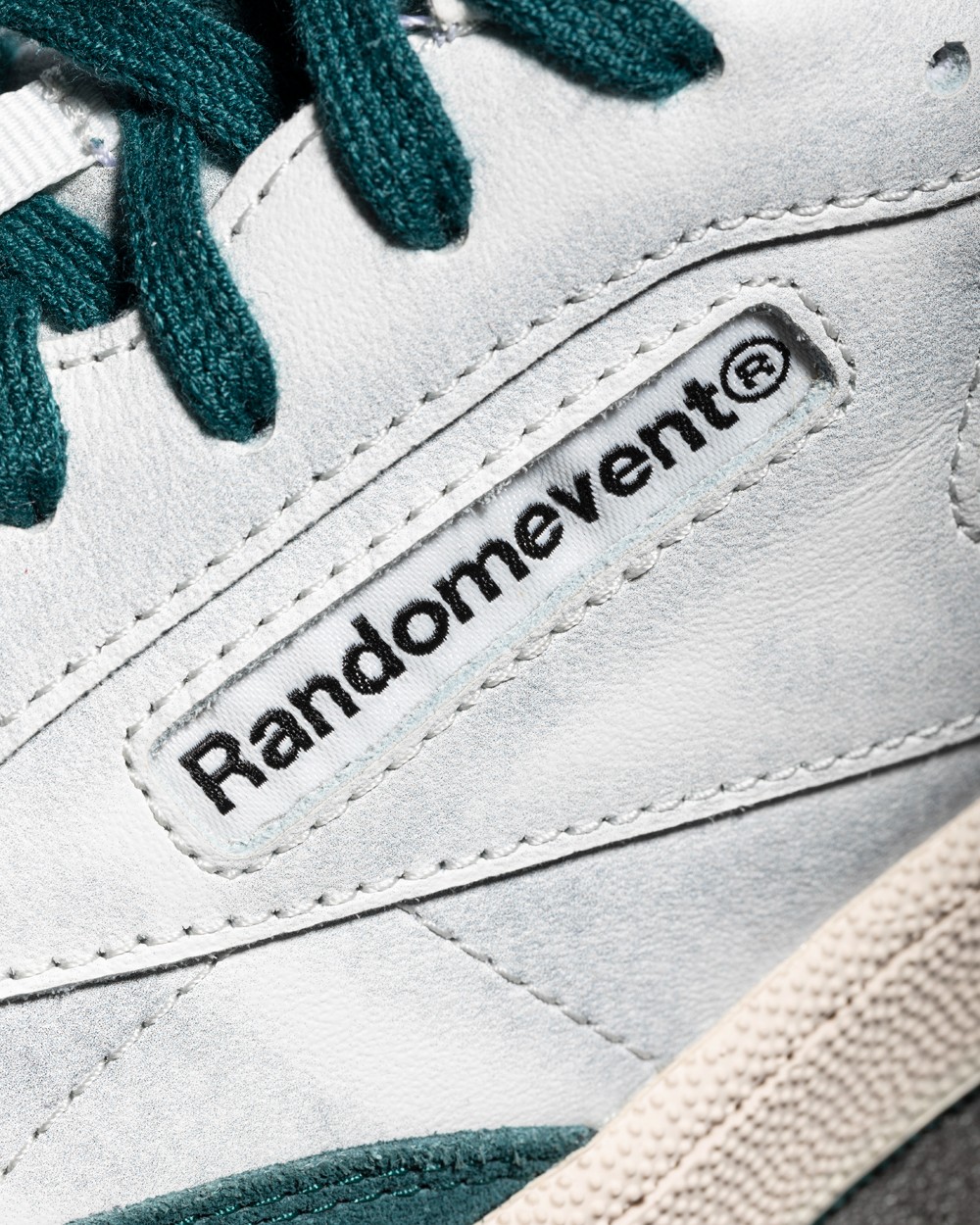 Reebok,Randomevent  卷起来！复古跑鞋都开始用「硬核科技」了！超稀有联名下周发售！